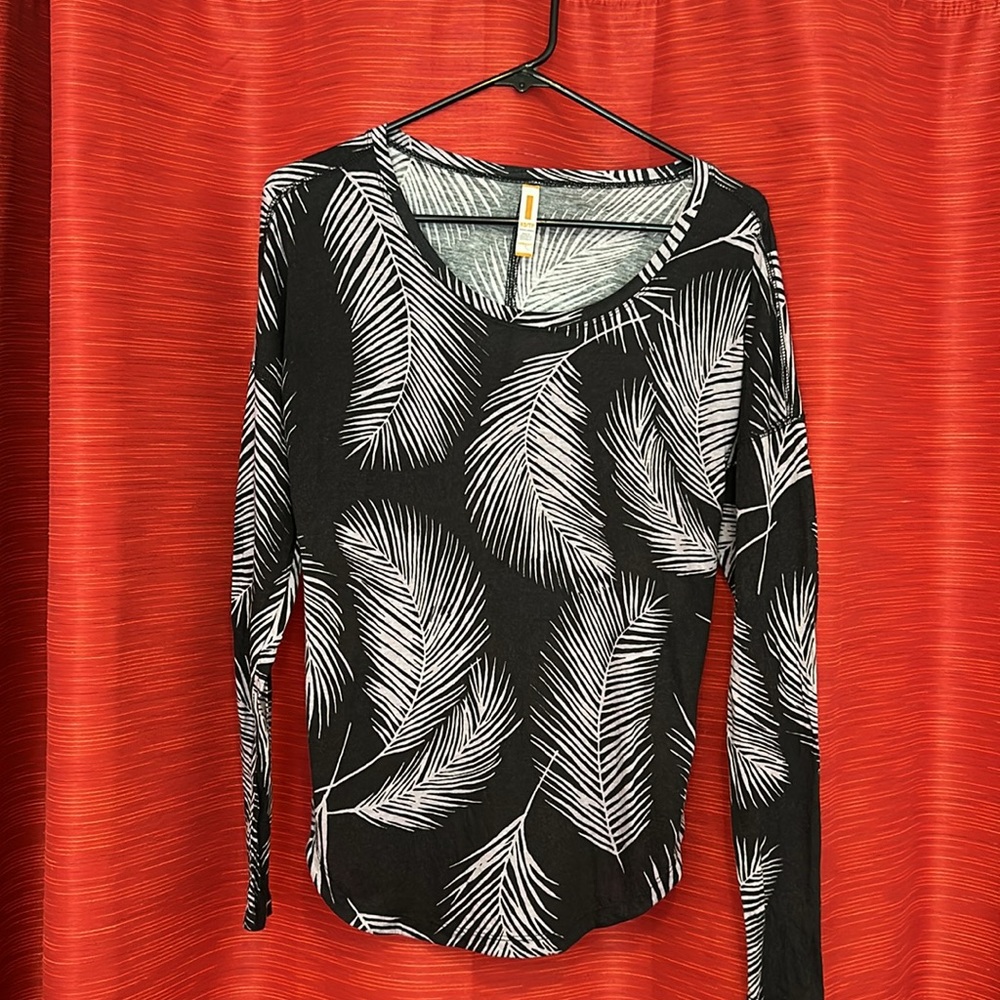 Lucy Black Gray Scoop Neck Long Sleeve T Shirt XS